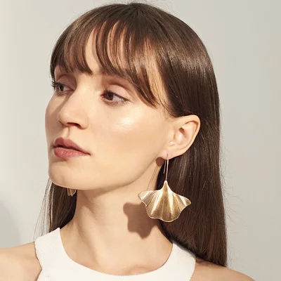 

2019 Korean Fashion Earrings Wholesale Jewelry Long Earrings Female Earrings Simple Sen Department Of Metal Leaves Earrings E47