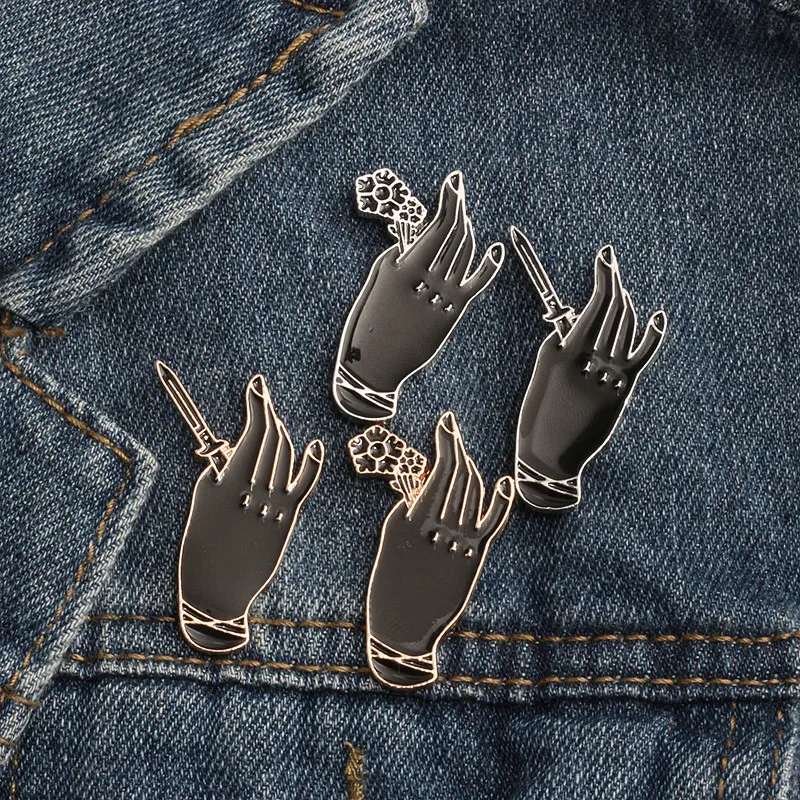 

Charm Dark Style Brooches Badges Witch's Hands Black Claw Gold Silver Dagger Flower Enamel Pins Leather Coat Accessories Jewelry