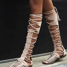 В римском стиле Стиль со шнуровкой босоножки на плоской подошве, сапоги Для женщин летние туфли на плоской подошве с перекрестными ремешками с вырезами и сандалии-гладиаторы; ботинки с бахромой; сезон весна;