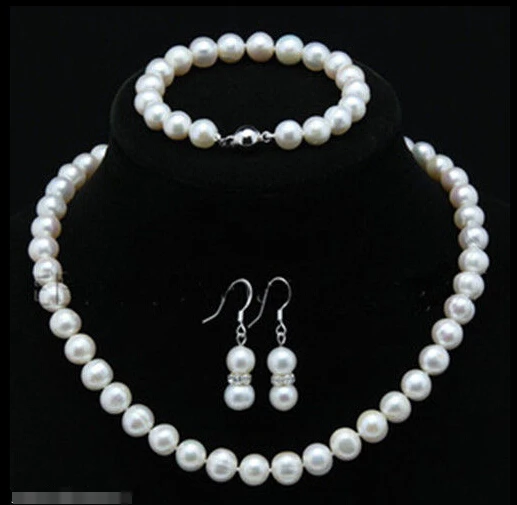 

FREE SHIPPINGGenuine 8-9mm White Pearl Necklace 18" LONG Cultured Freshwater Set (A0423)