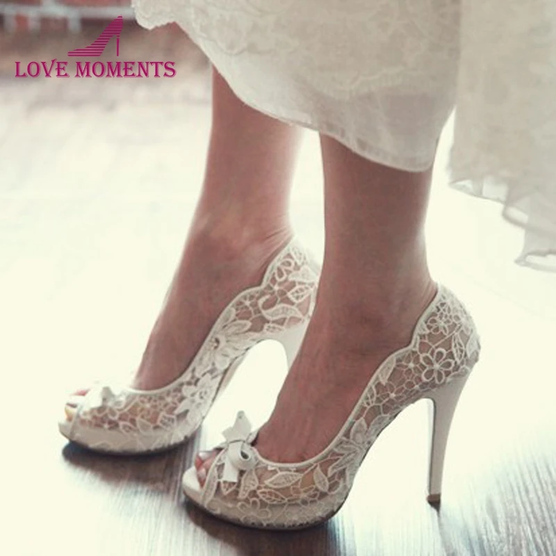 2018 Fiancee Engagement Party Shoes Peep Toe Lace Wedding Shoes Mother of the Bride Shoes White Color Bowtie Party Prom Pumps
