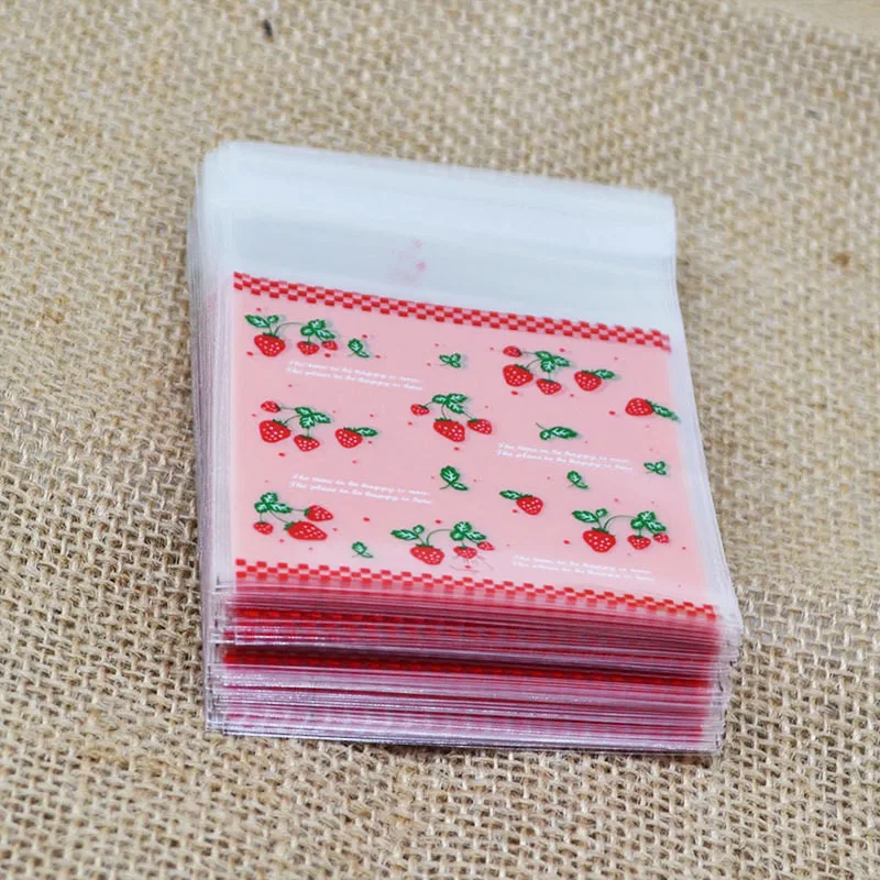 50/100pcs 7x7cm Strawberry Pattern Plastic Bags Self Adhesive Candy Cookies Bags for Wedding Birthday Party Gift Packing Supplie