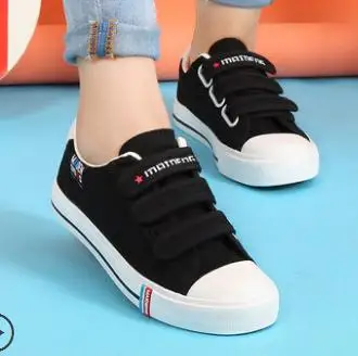 

2018 new flat canvas shoes female middle school students clasp shoes.