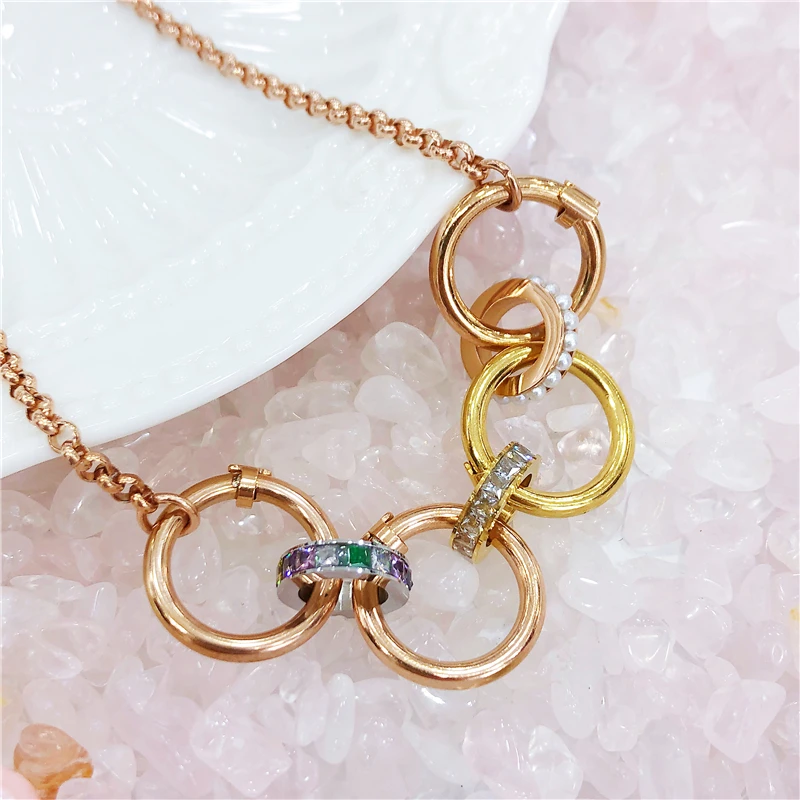 

Luxury Brand Female Colorful Crystal White Pearle White Crystal Metal Chain Pendants Necklace Jewelry loop Spain Bear