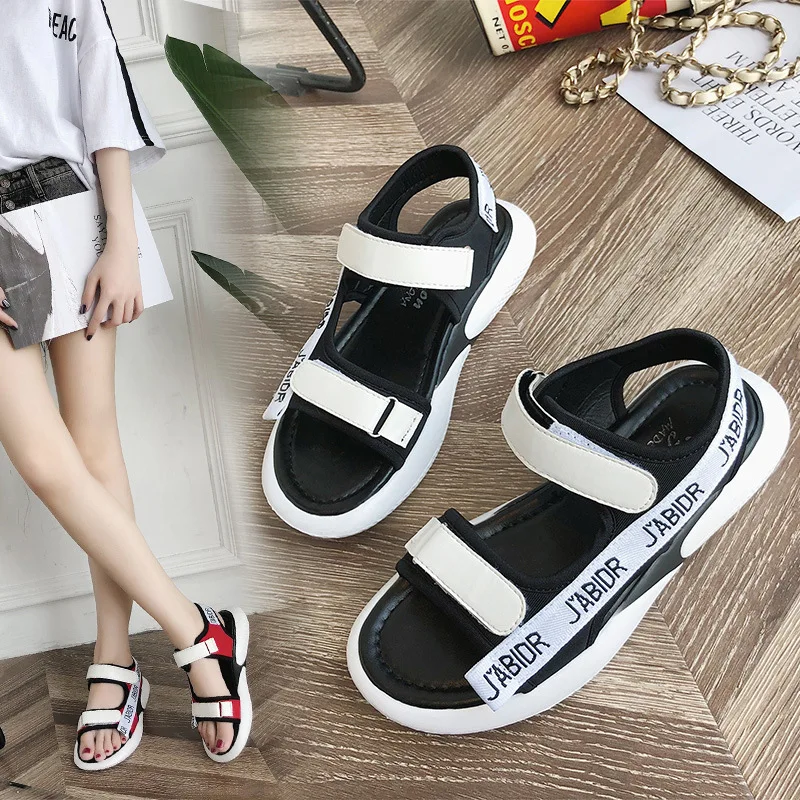 

Sports sandals female 2018 summer new Hook loop beach shoes students simple muffin thick sandals women