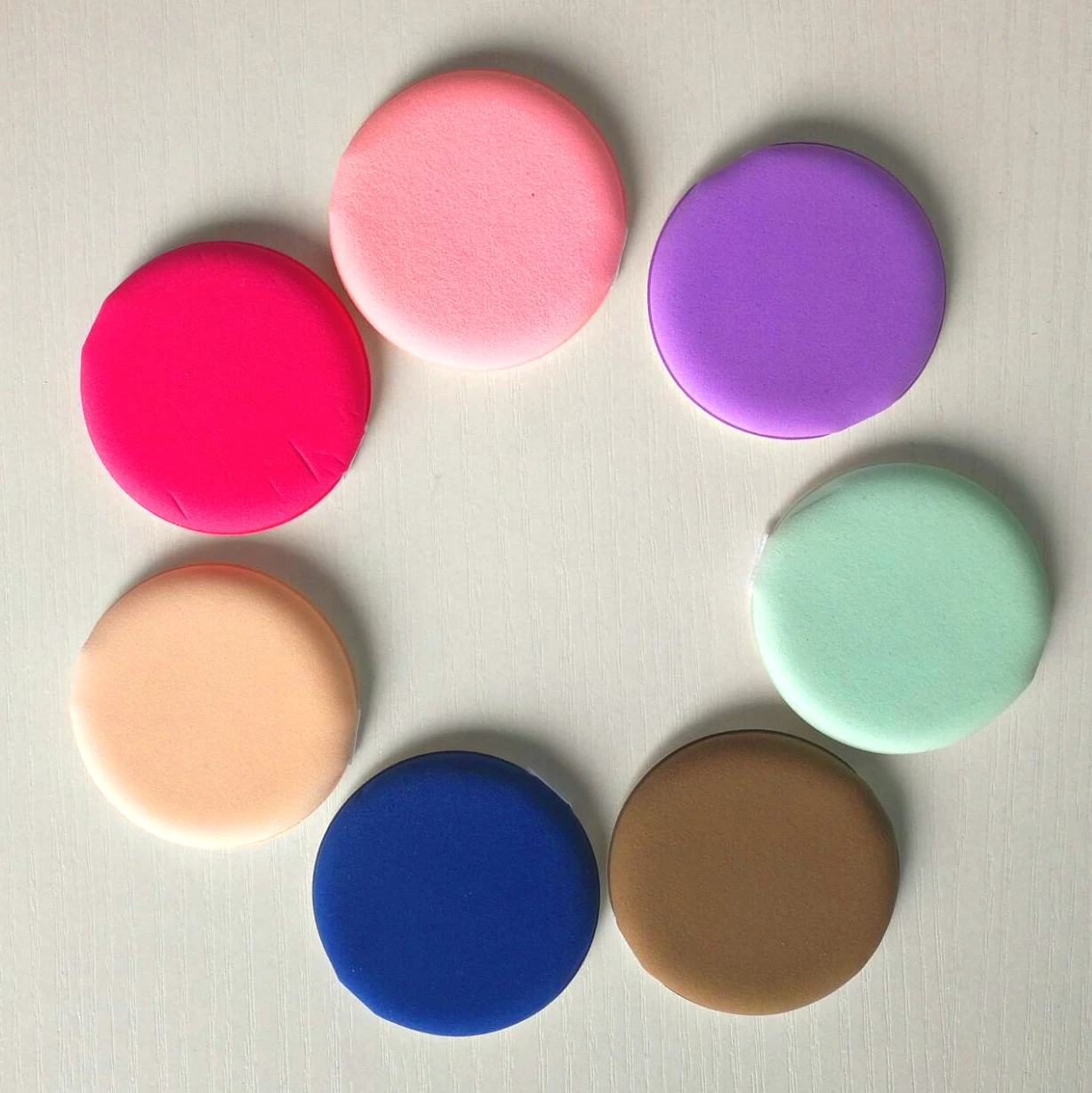 

Beauty Foundation Makeup Powder Cosmetic Round Sponge Puff Face Tools Random Color 1PCS 70