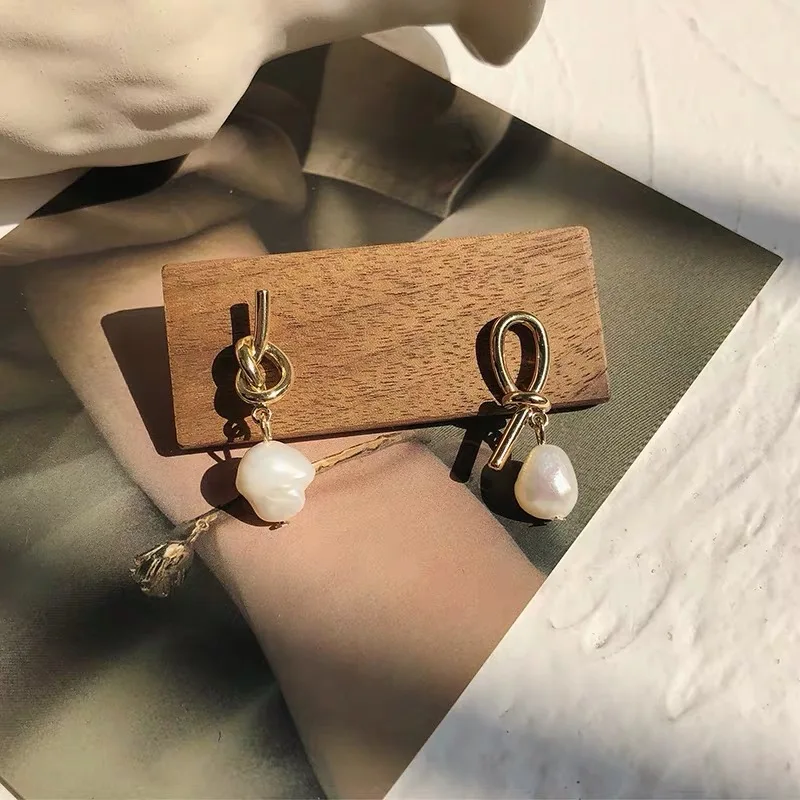 

YEEMENG Gold Color Freshwater Peal Drop Earrings for Women Asymmetric knotting Earrings Bijoux Statement Minimalist Earring