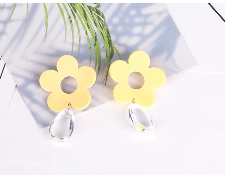 YUQINQIN Trendy Drop Earrings for Women 2018 Statement Acrylic Flower Dangling Earings Fashion Elegant Resin Summer Earring (8)