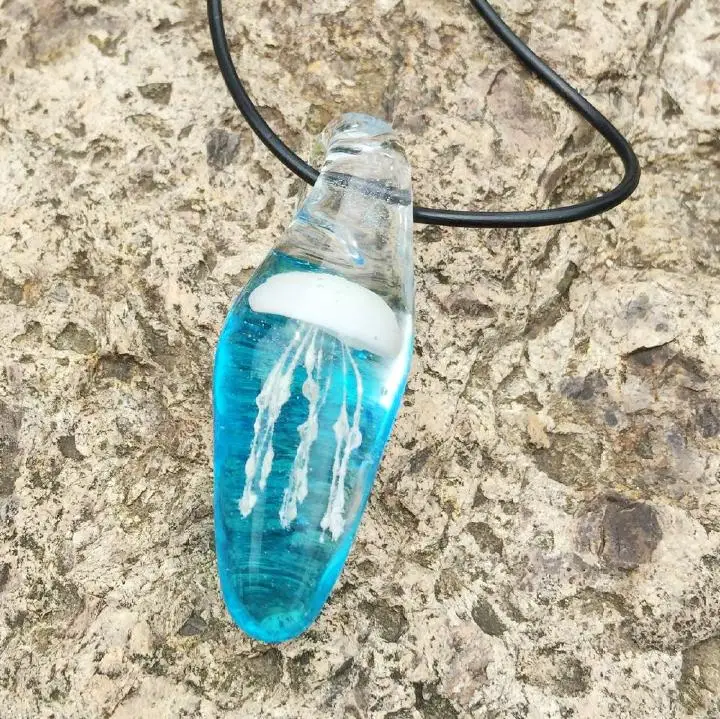 

FREE SHIPPING White JELLYFISH Hand Blown Blue Color Charming Glass necklace