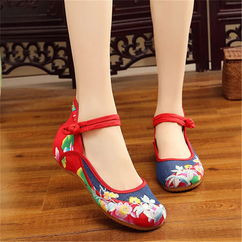 Veowalk-Flowers-Embroidered-Women-s-Cotton-Old-Beijing-Flats-Vintage-Ladies-Casual-Breathable-Bridal-Shoes-with.jpg_640x640 (5)