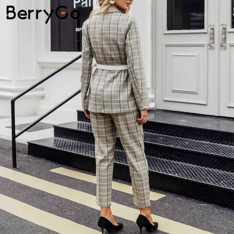 Женский двубортный блейзер в клетку BerryGo офисный пиджак с длинными рукавами и