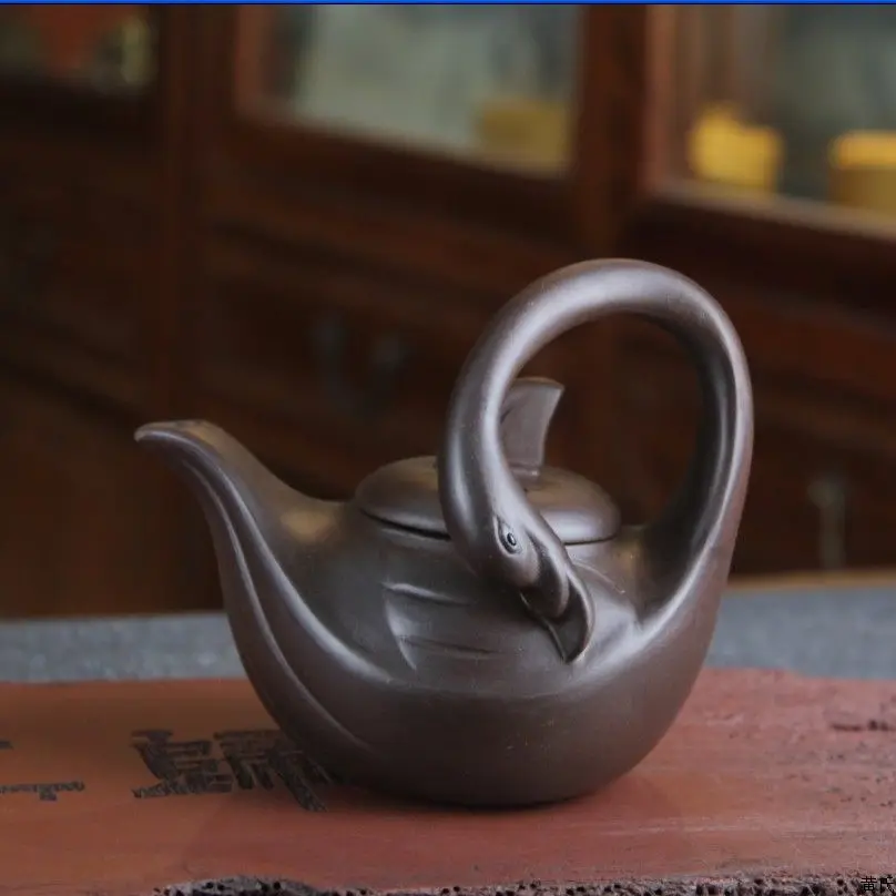 

Yixing teapot quirky styling goose pot 160cc purple clay teapot chinese puer oolong tea pot purple sand teaset onsale~