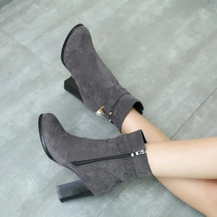 

Big Size 11 12 13 14 15 16 17 Euro-American wind-tipped thick heel side zipper metal decorative short boots