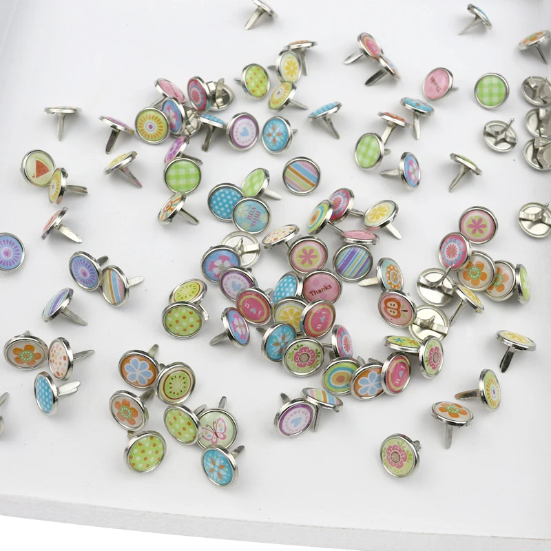 

50Pcs Mixed Pattern Metal Crafts Fastener Brads Children Hand DIY Scrapbooking Embellissement Resin Patch Decor Brads Rivets
