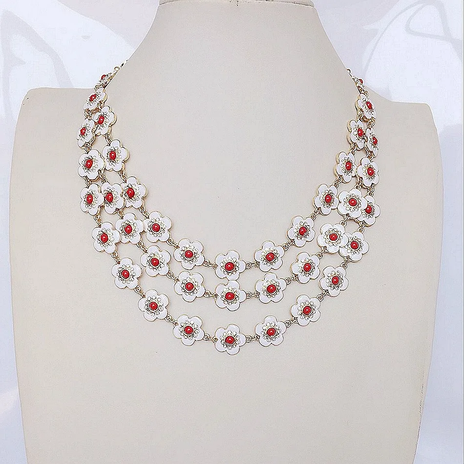Милое милое элегантное трехслойное ожерелье с цветами и кристаллами