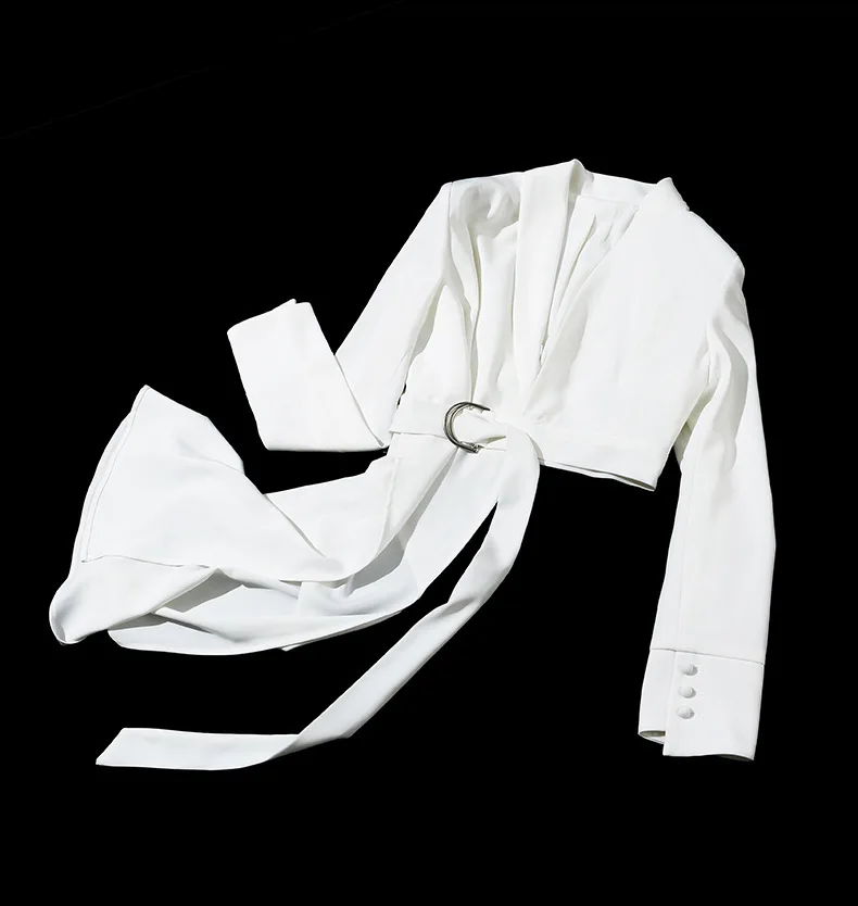 [EAM] New Autumn Winter V-collar Long Sleeve White Button Belt Spliced Irregular Jacket Women Coat Fashion Tide JX600