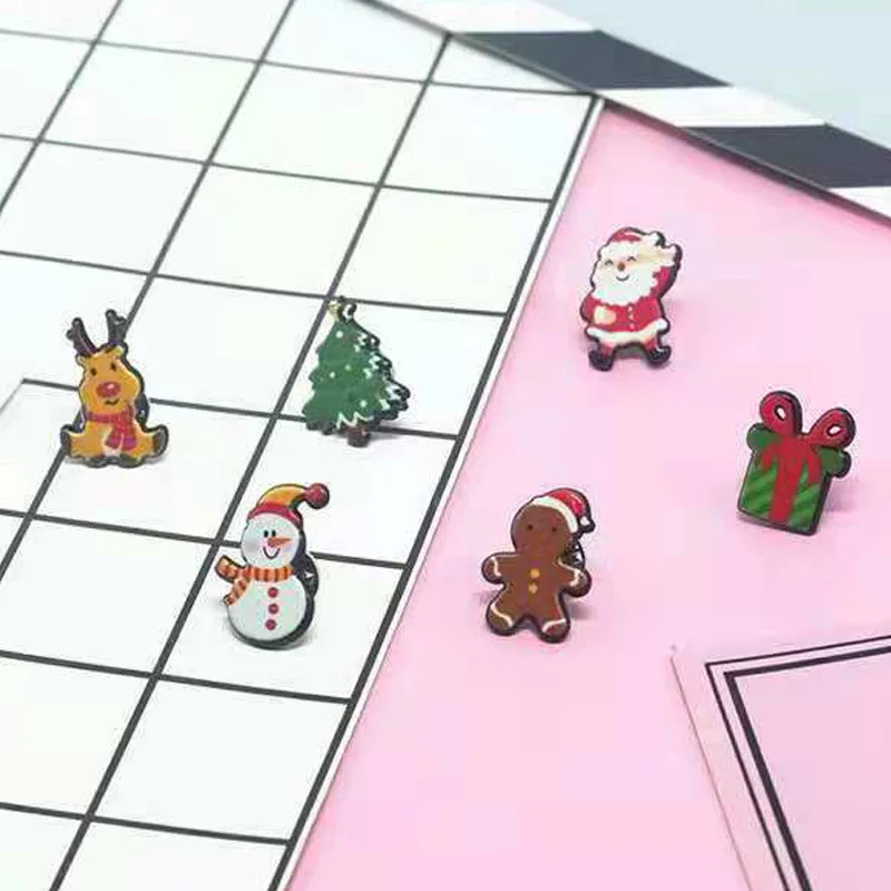 

6 Style Cartoon Christmas Tree Boots Santa Claus Brooch Winter Enamel Pins Women Jackets Lapel Pin Badges Kids Jewelry Gifts