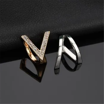 

WKOUD Fashion Rhinestone Brooches for Women Clothing Tie Hat Scarf Accessories 2019 Gold Color Letter V Scarf Clip