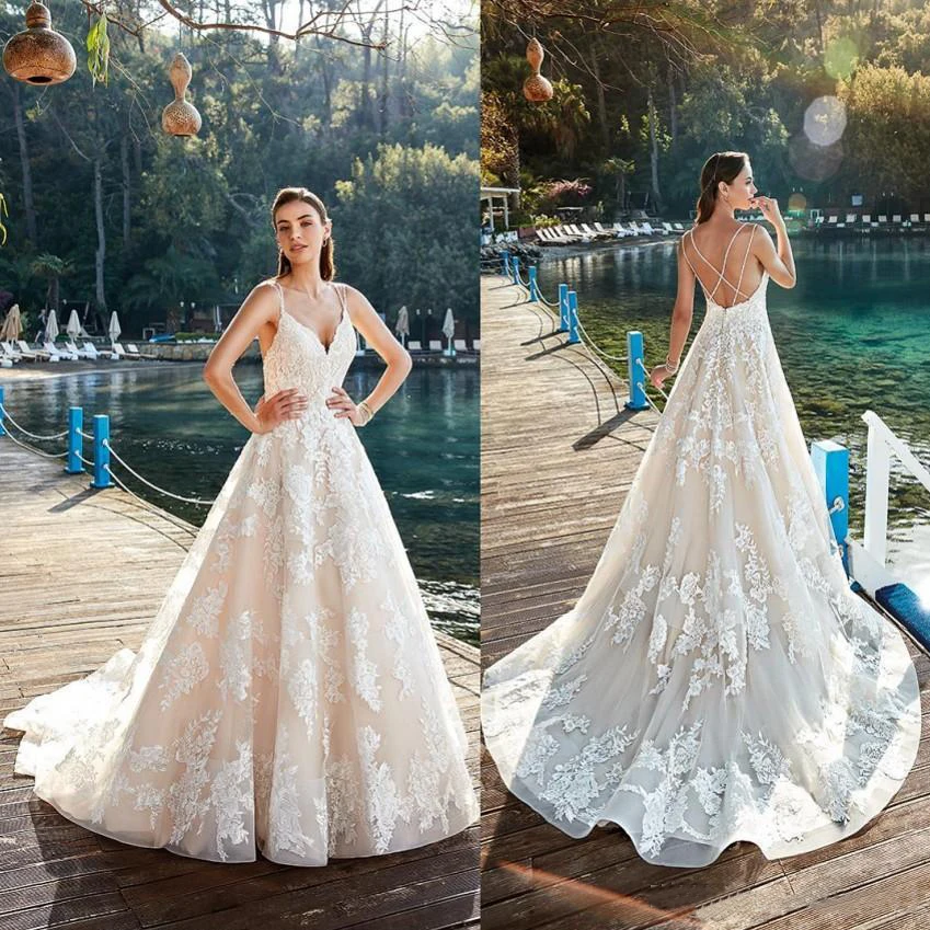 

Spaghetti V Neck Country Wedding Dress Lace Appliques Criss-Cross Backless Vestidos de novia 2019 Sweep Train Bridal Gowns