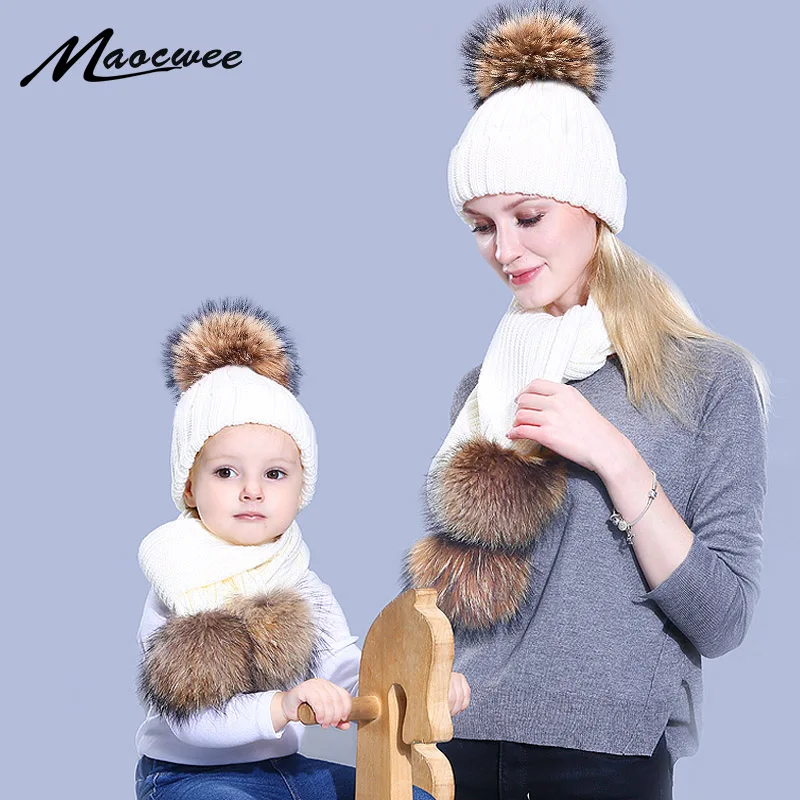 Комплект из шапки и шарфа для родителей и ребенка, Милая зимняя вязаная шапка с меховым помпоном для малышей, шапка с тремя натуральными меховыми помпонами и помпонами