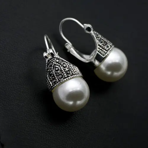 

Retro lantern large white pearl crystals freshly baked earring