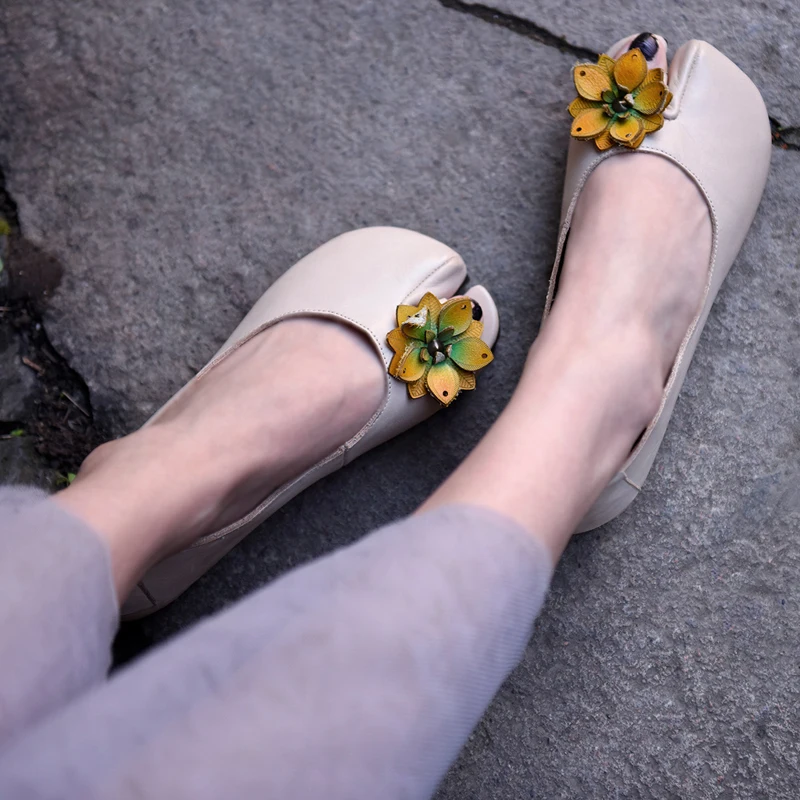 

Artmu Original Flower Split Toe Shallow Mouth Women Shoe Soft Soles Peep Toe Genuine Leather Handmade Flat Shoes 1807-9