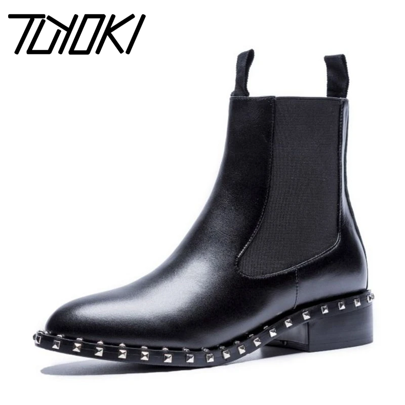 

Tuyoki Flats Boots Women Genuine Leather Lace Up Warm Winter Shoes Women Add Fur Fashion Rivets Zipper Footwear Size 33-40