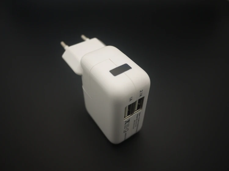 Новый адаптер питания с двумя европортами и USB портами дорожное зарядное