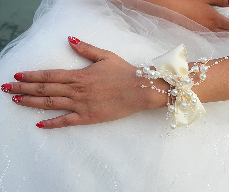 

Marfim Ivory Bow Tie Pearl Beaded Wedding Wrist Flowers Bridesmaid de Marriage Silk Ribbon Corsages Wrist Flowers SW017