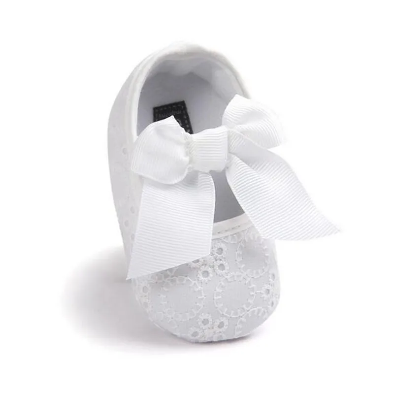 WEONEWORLD/Новинка года; белые кружевные туфли с бантом для маленьких девочек; нескользящая простая обувь для малышей - Цвет: Белый