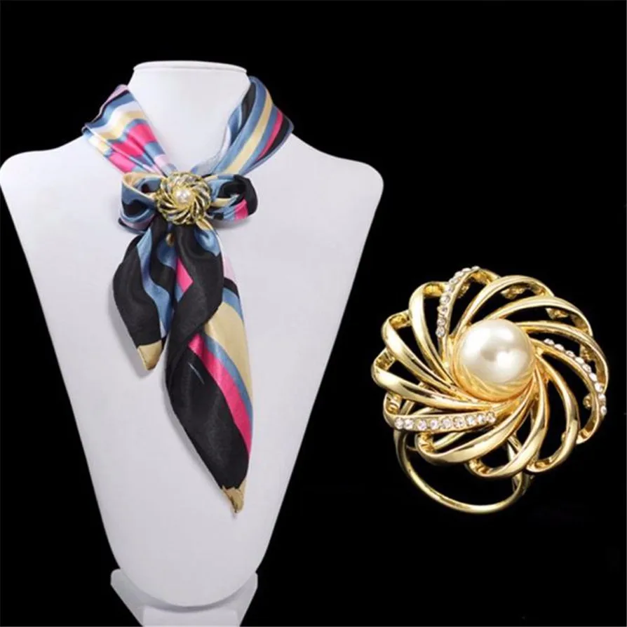 

Gold 2018 Hot Alloy Tricyclic Hollow Garland Scarf Buckle Brooch Holder Scarf Jewelry High Quality Drop Shippingjc29