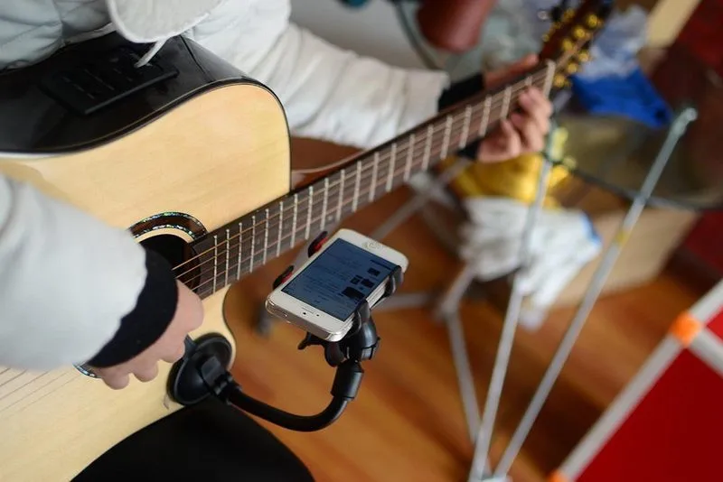 Guitar-Sidekick-Universal-Smartphone-Support-Phone-Holder-for-iPhone-6s-Plus-6s-5s-5c-Samsung-Galaxy-S6-Edge-Plus-S6-S5-S4-Note5-2 (1)
