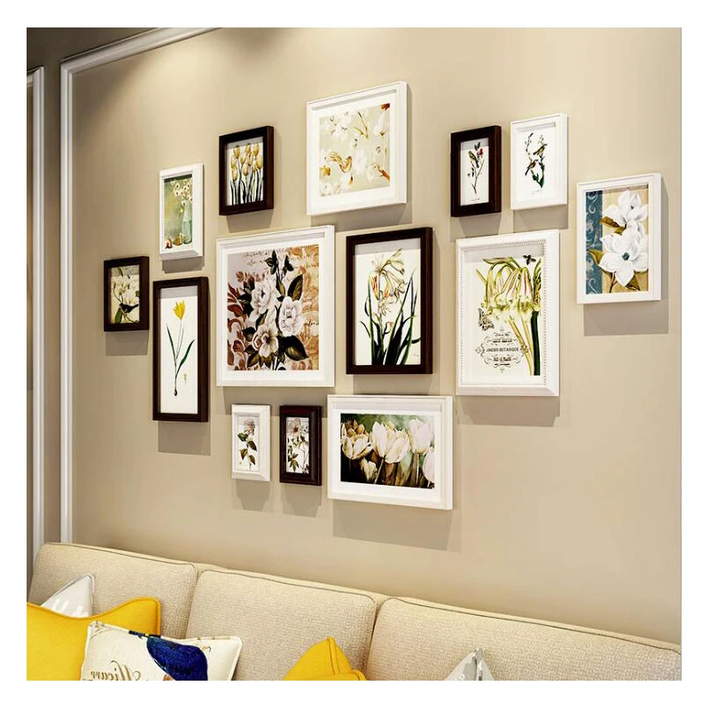 Как красиво повесить фотографии на стену в рамках. Фоторамки в тренде. Настенные рамки для фотографий креативные. Фоторамки на лестнице. How to do wall combo.