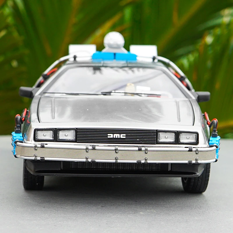 

High Simulation Details Welly Alloy Diecast Car Model Back to the Future Time Machine 1:18 High Quality Collection Toys Gifts