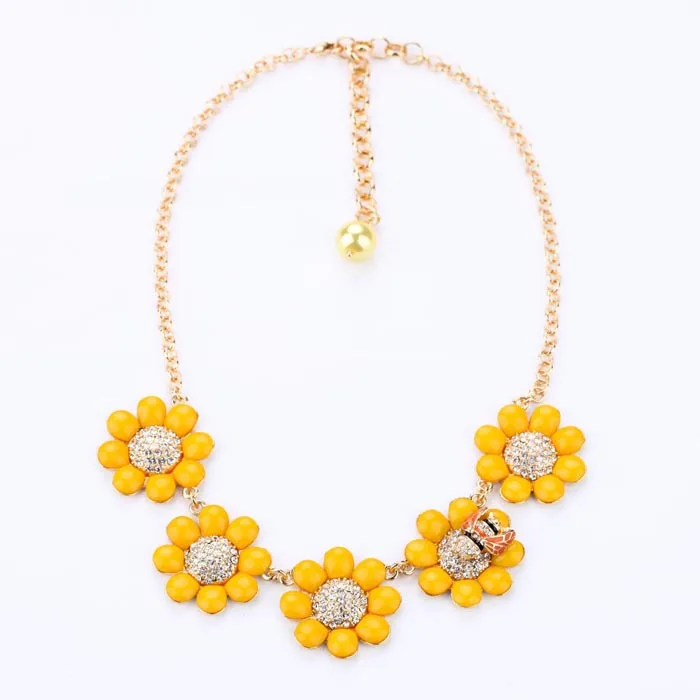 

KISS ME new Fashion accessories sweet flower bees short design necklace Factory Wholesale