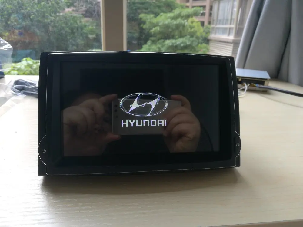 

2GRam 7inch Android 7.1 Car Audio for Hyundai H1 i800 iload Grand Strarex Headunit Stereo Video GPS Navi Multimedia IPS Monitor