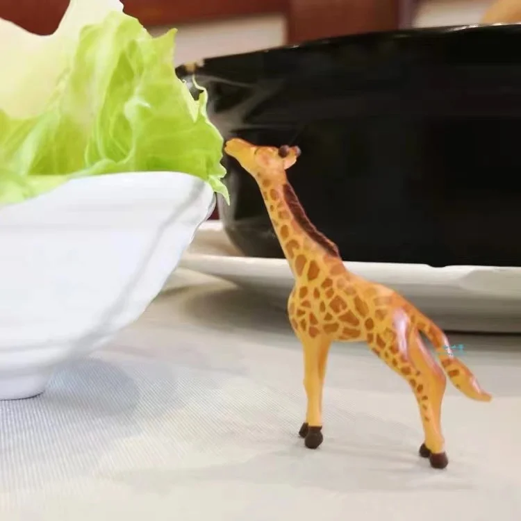 2 PCS 1 87 HO Scale Model Giraffe miniature animal models landscape model train railway layout 2