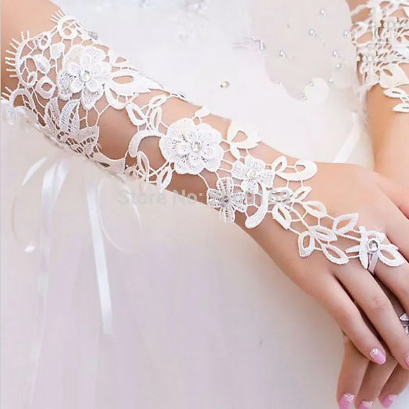 Fashionable-Elegant-The-Bride-Wedding-Dress-Gloves-Luxury-Diamond-Cutout-Lace-White-Gloves-Fingerless-Gloves-Wedding