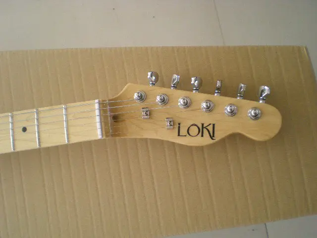 

Cheap guitar,2017 electric guitar, traditional crafts,Deadwood panel rosewood 22-fret gitaar