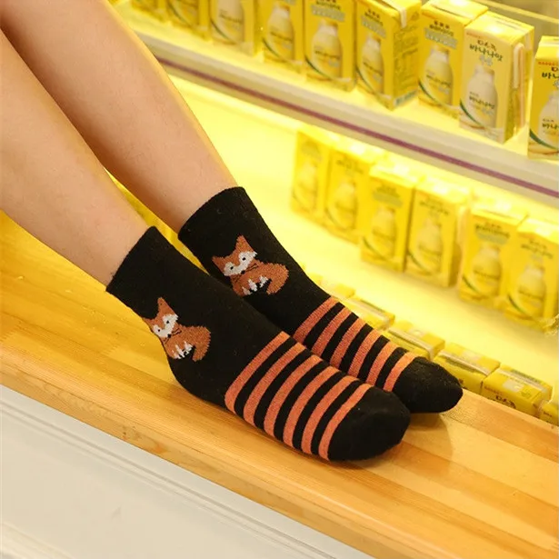 

Lot of 5 Pairs Cartoon Fox Wool Blend Womens Casual Crew Socks Five Color Set