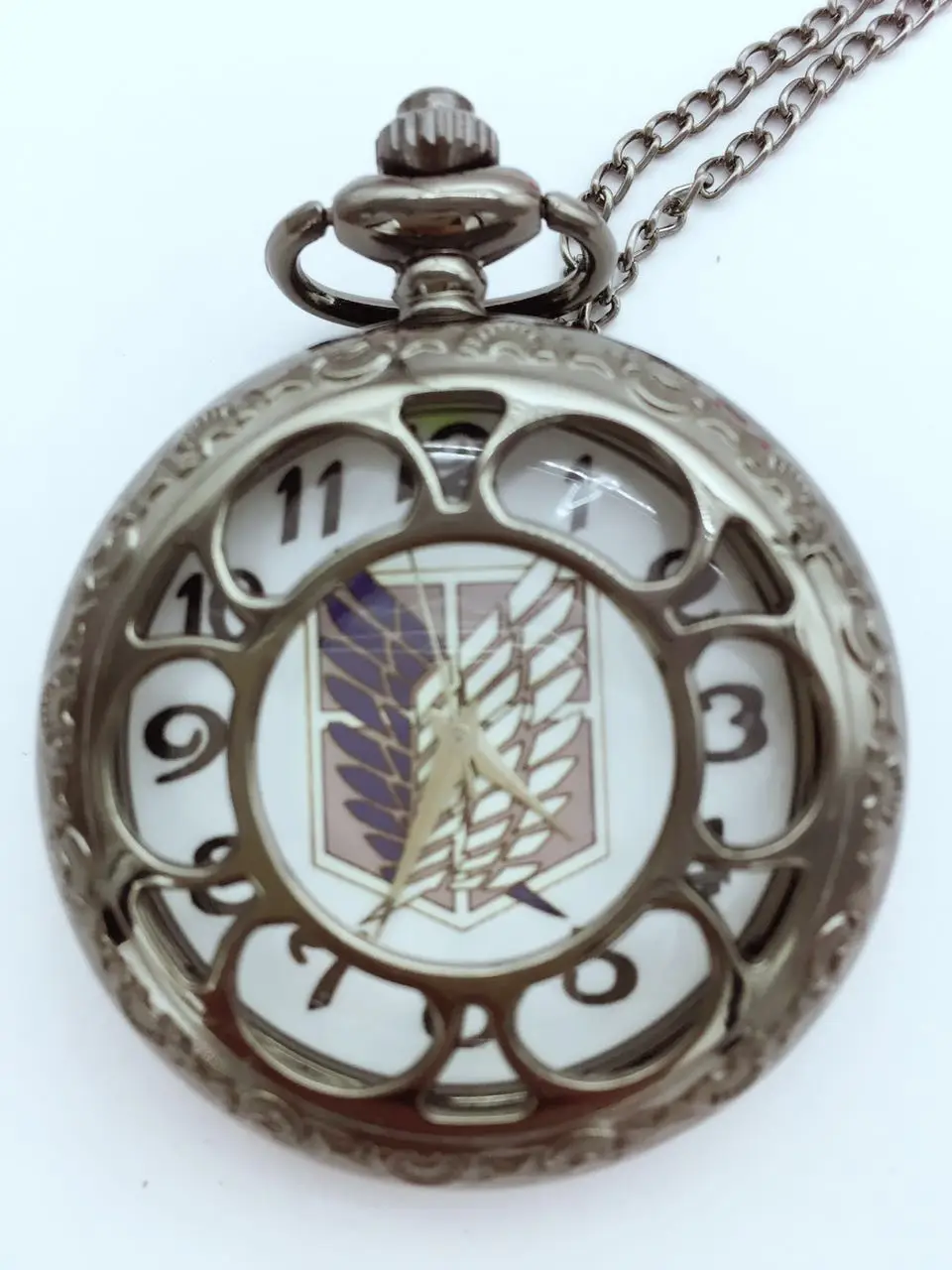 

Vintage gray black Attack on Titan sunflower Hollow out mens gift pocket watches 20pcs/lot