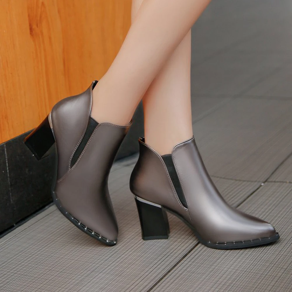 

European Style Contracted Tide Girl Boots Woman British Style Rivet Boots Martin Boots Autumn Winter 2019 New High-heeled Shoes
