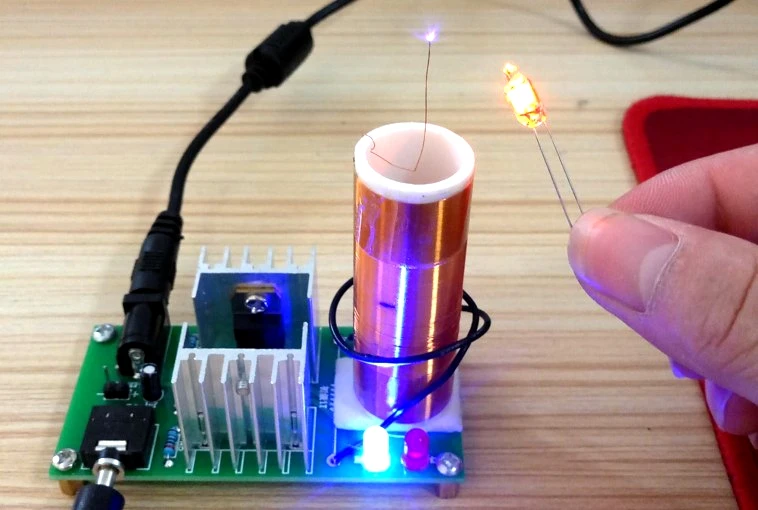

Arc plasma speaker music Tesla Coil resonant transformer can sing