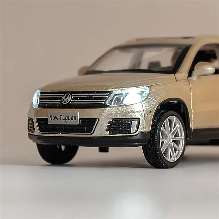 Best selling 1:32 Tiguan alloy model,simulation sound and light pull back off-road SUV Diecasts&Toy Vehicles model,free shipping