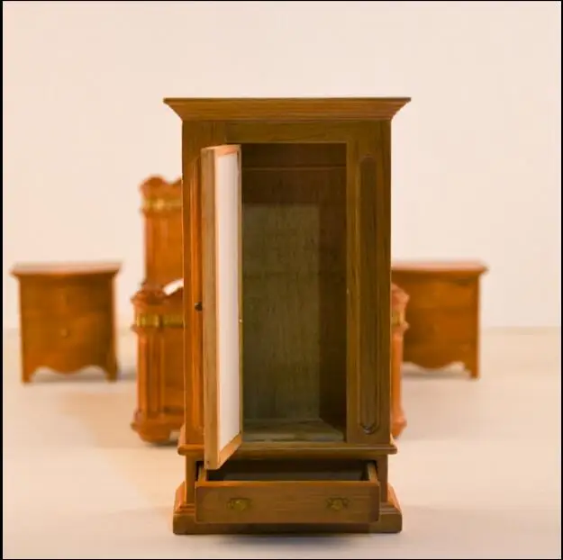 A01-X003 rement الأطفال طفل هدية لعبة 1:12 دمية مصغرة الأثاث مصغرة خشبية الرجعية خزانة مع مرآة 1 قطع