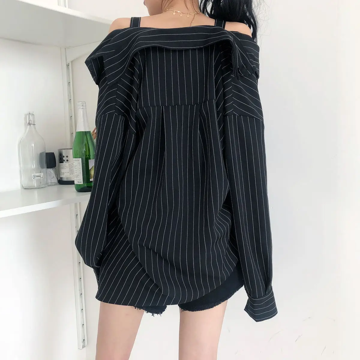  LANMREM 2020 New Fashion Personality Black Strap Vertical Stripe Off-shoulder Long Sleeve Shirt Fem