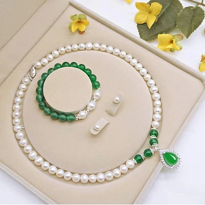

50 Woman's White pearl pendant necklace set free