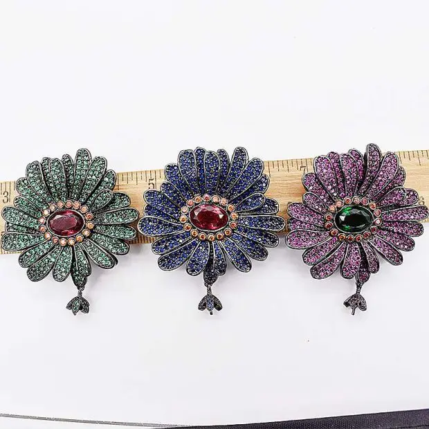 

High-grade zircon micro inlay sunflower buckle tassel pendant fashion long sweater chain link clasp