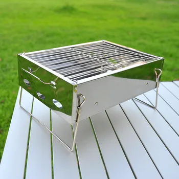 

Carrying an outdoor barbecue oven with a thickened folded barbecue grill LU1041632