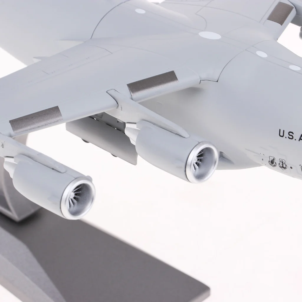 1:200 Scale Alloy C-17 Transport Plane Airplane  Toy Model Diecast Plane Model Toy Home Decoration Gift  Alloy material 